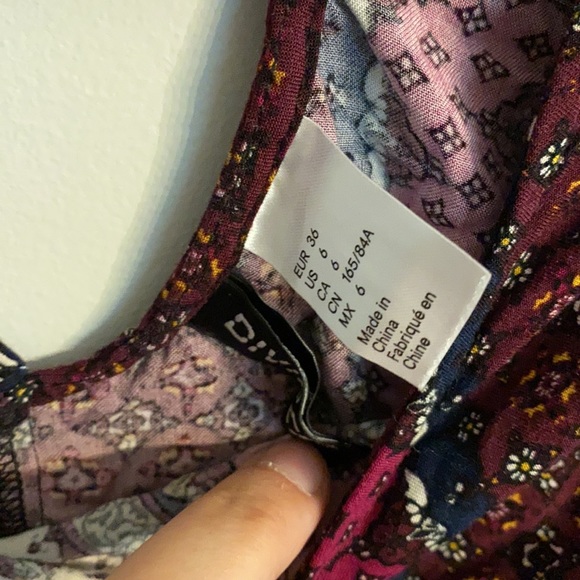 ⭐️2/$10 - pink patterned top - Picture 4 of 4